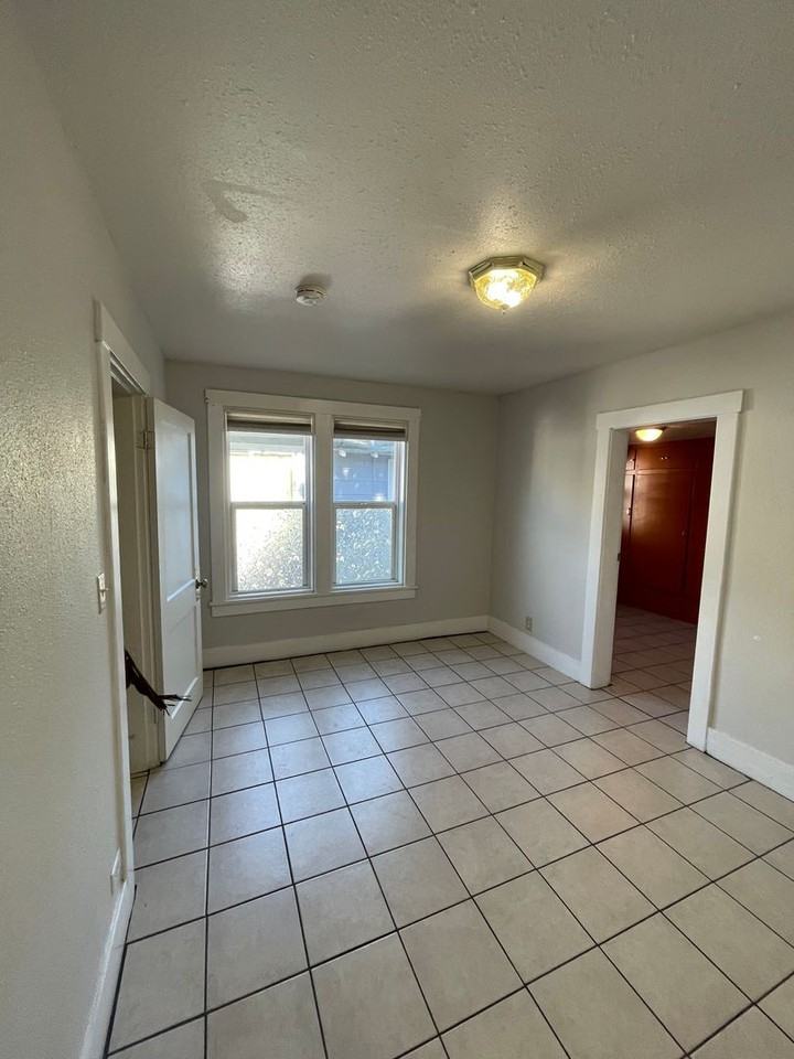 311 N 9th St #A - Photo 7 of 13