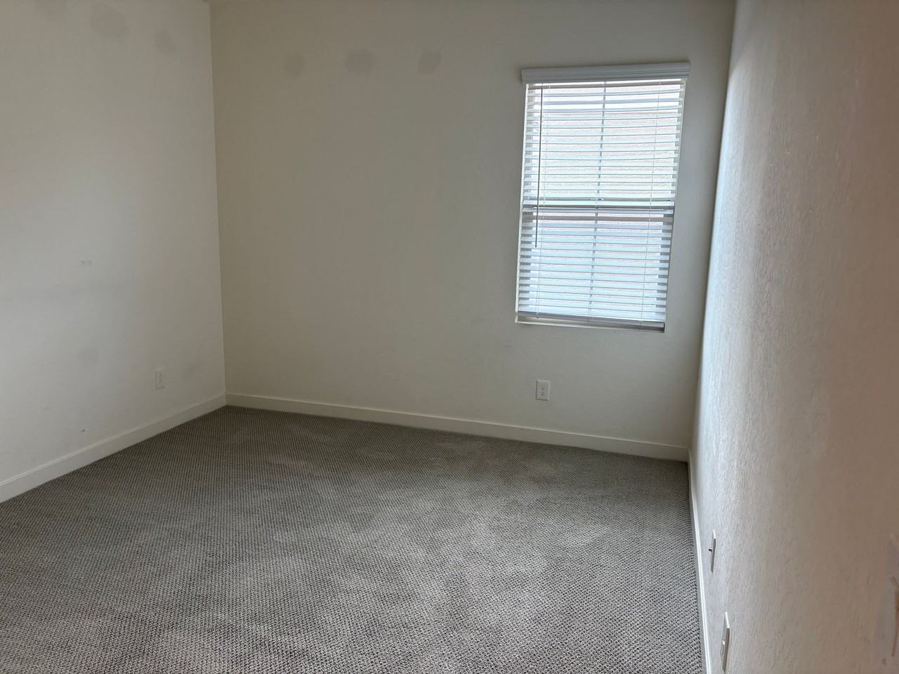 17149 N 10th St - Photo 5 of 37