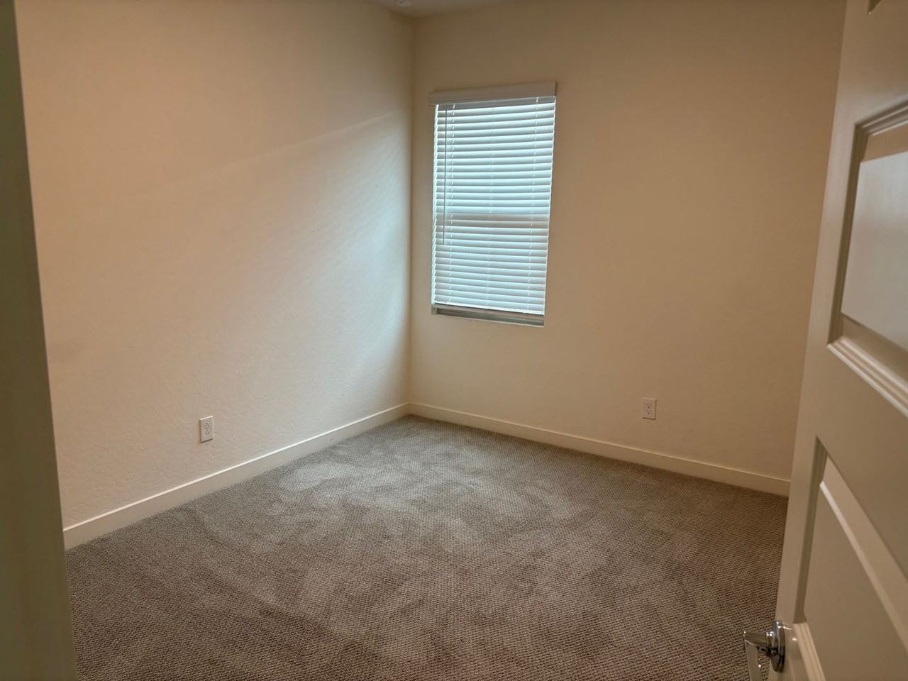 17149 N 10th St - Photo 6 of 37