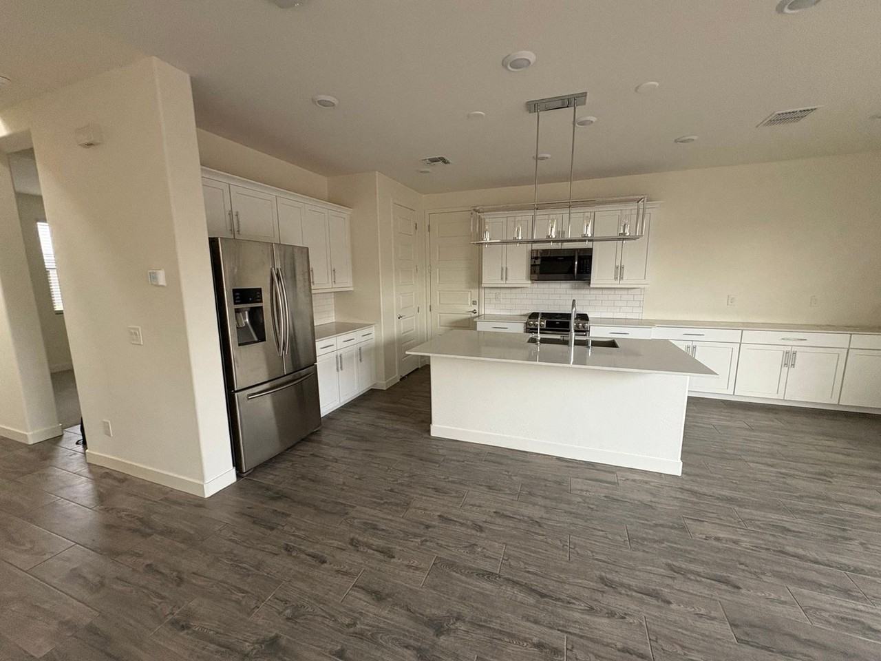 17149 N 10th St - Photo 2 of 37