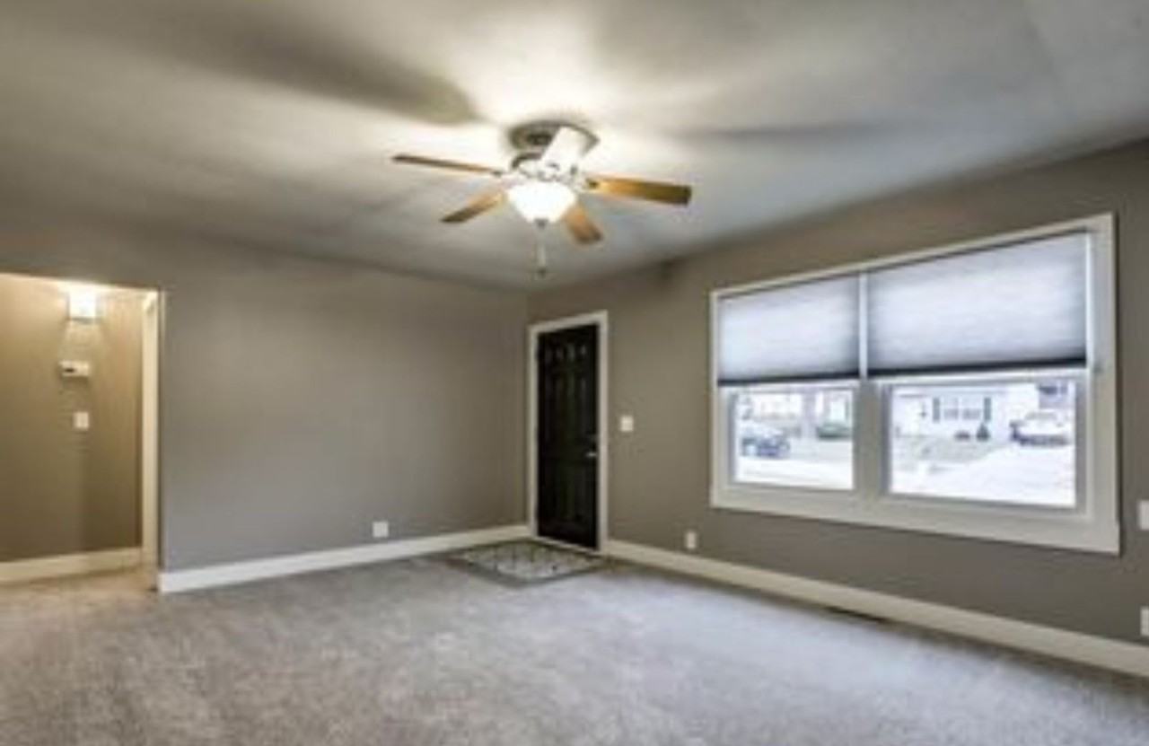 7316 S 71st Ave - Photo 2 of 11