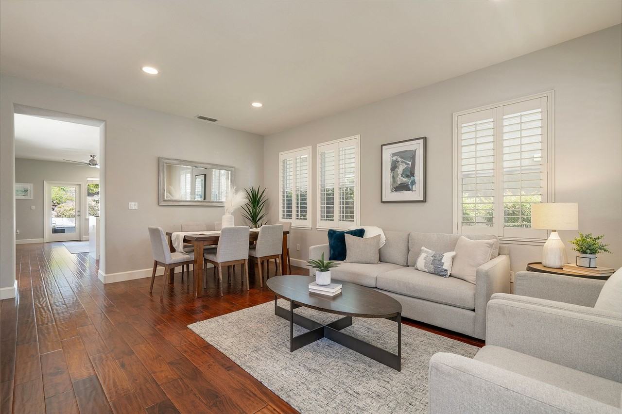 122 Center Ct - Photo 3 of 28