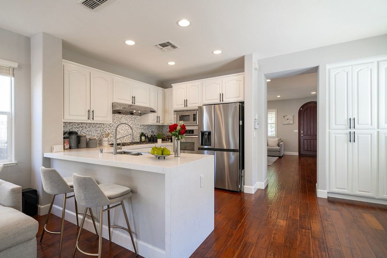 122 Center Ct - Photo 5 of 28