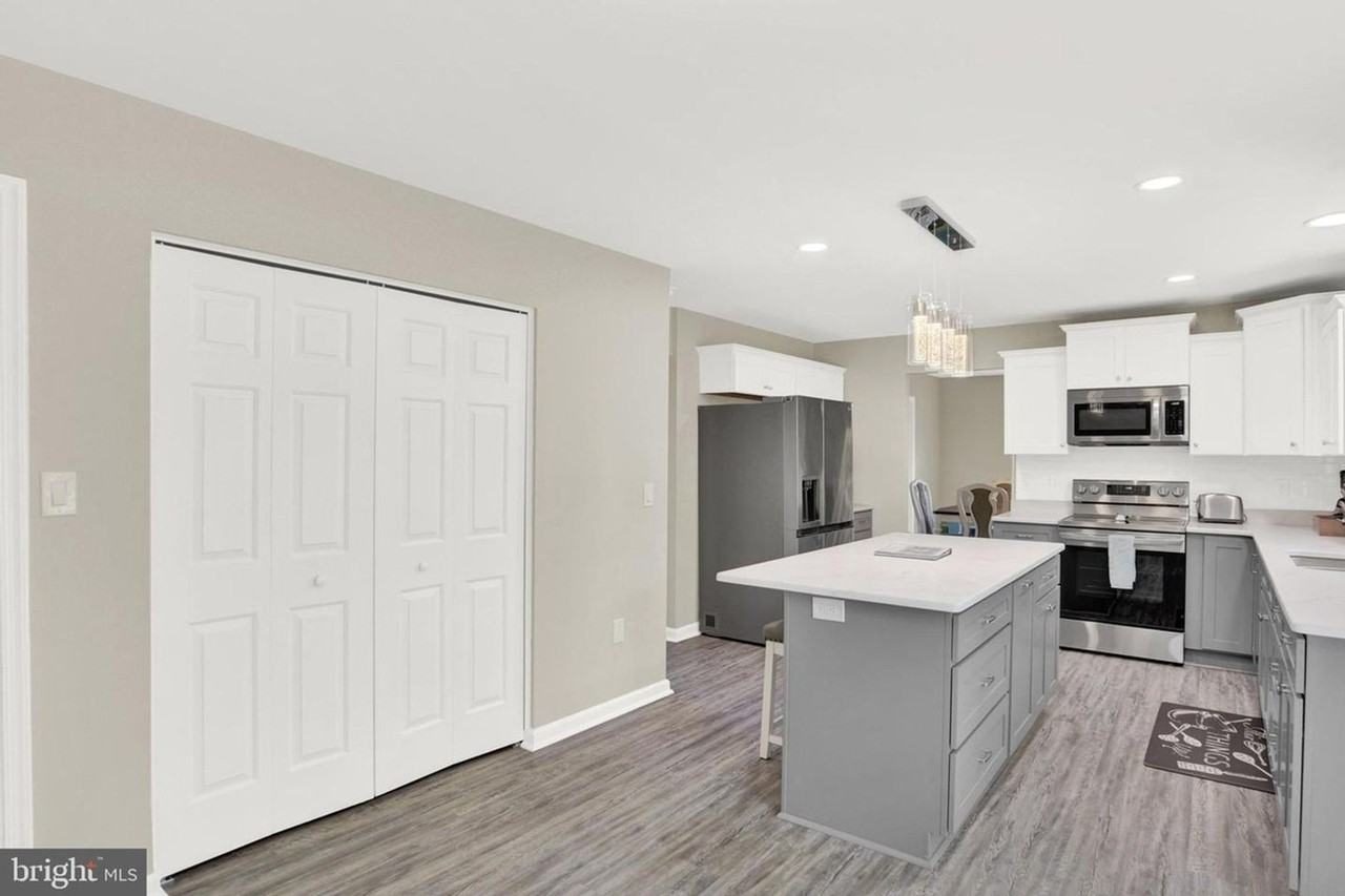 100 Bramblewood Ln - Photo 3 of 42