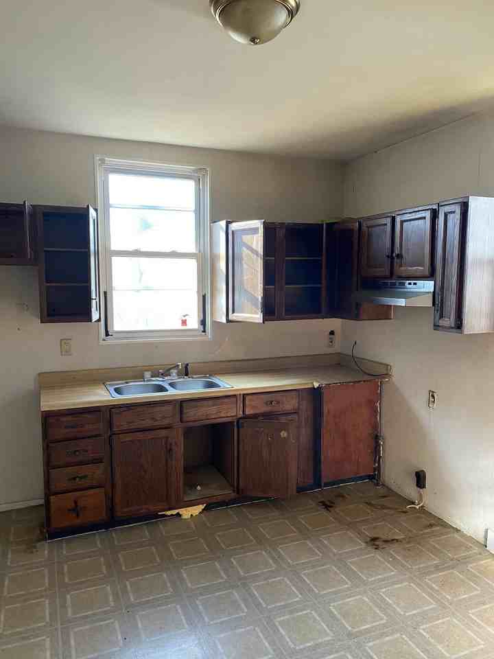 604 East Pennsylvania Avenue - Photo 2 of 17