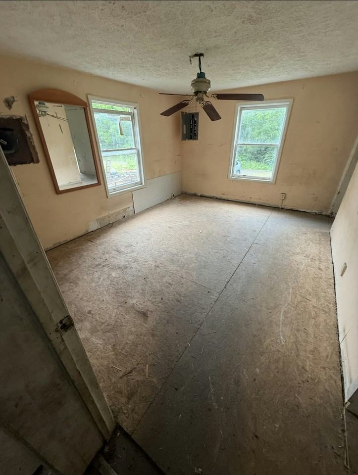 1621 Dawson Avenue West - Photo 4 of 10