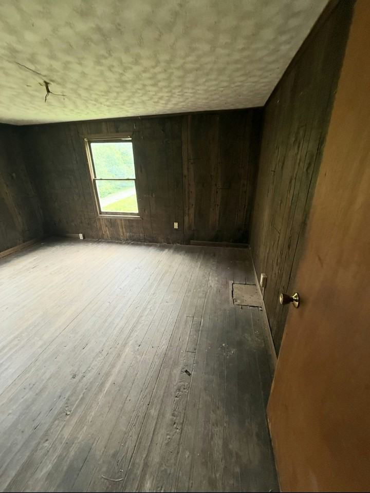 1621 Dawson Avenue West - Photo 5 of 10