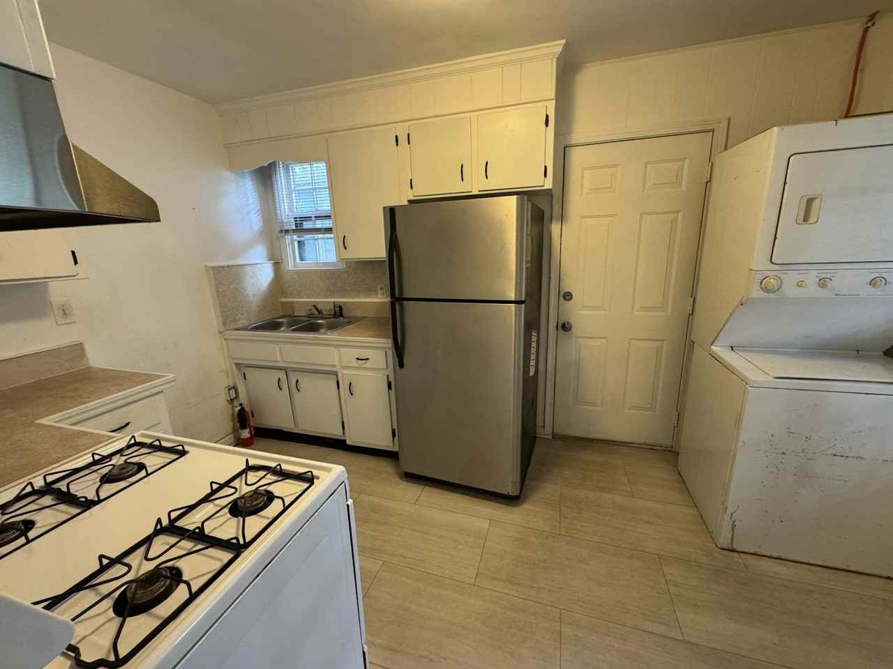 1128 East 53rd Street - Photo 3 of 7