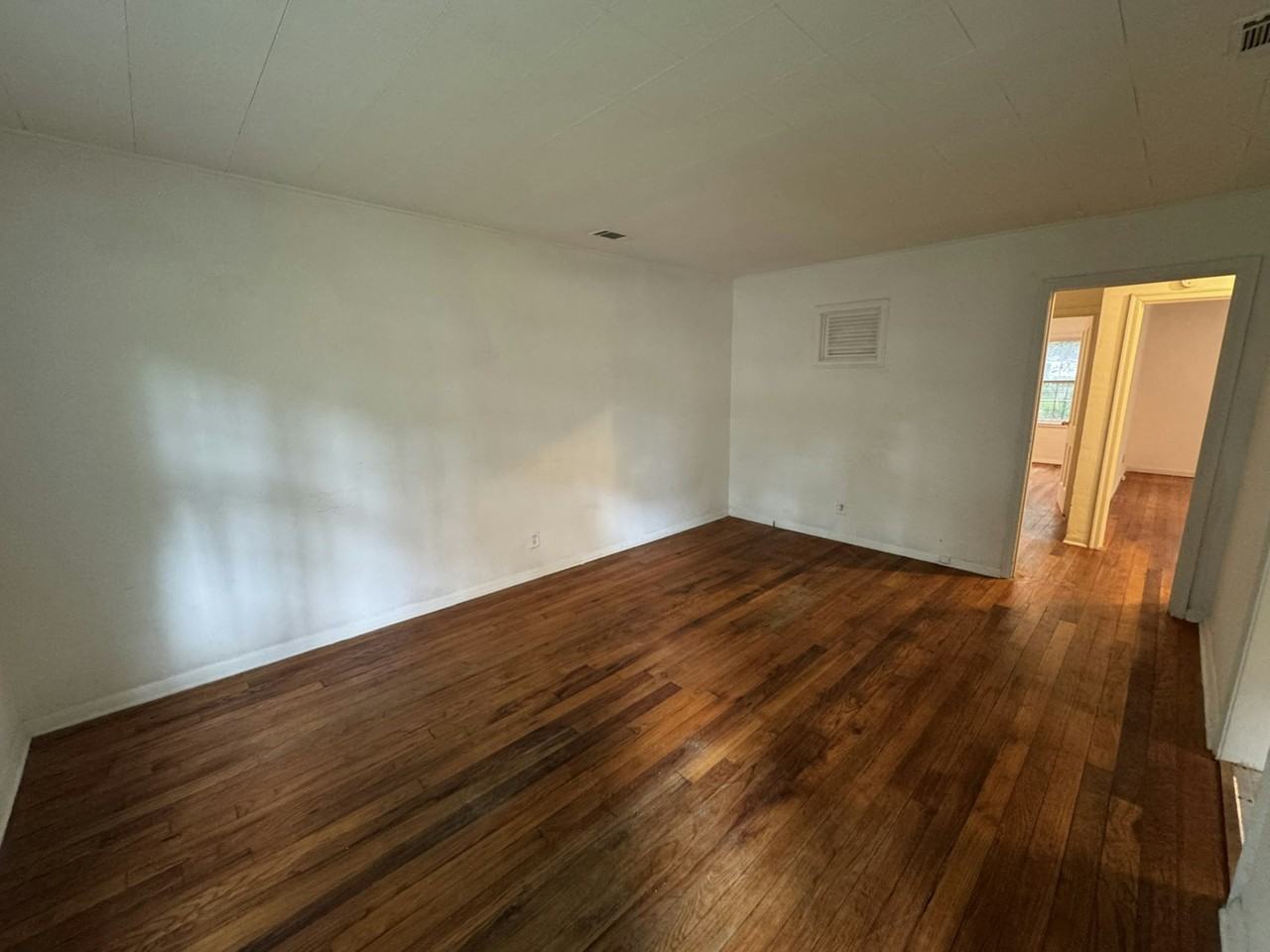 1128 East 53rd Street - Photo 5 of 7