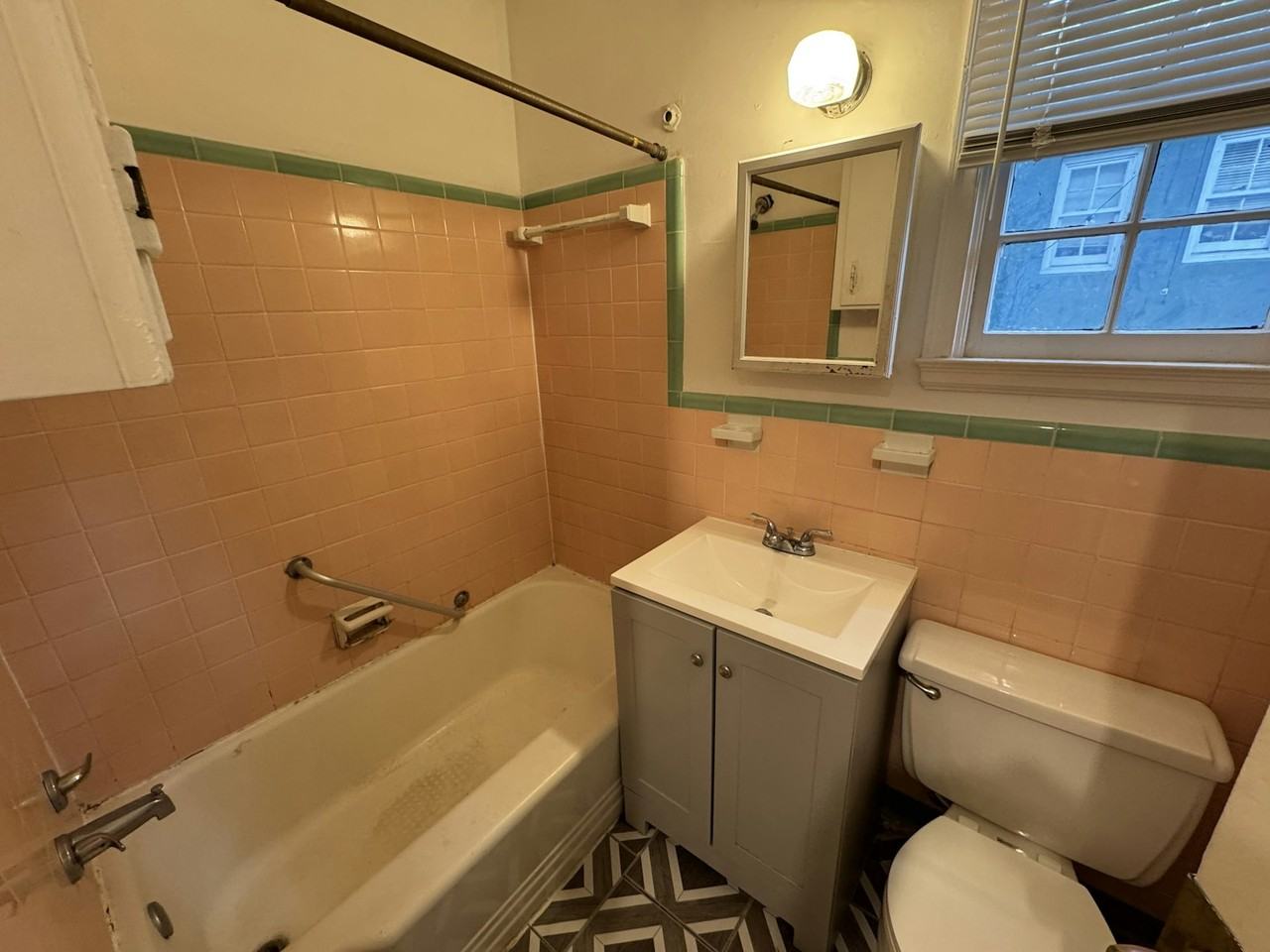 1128 East 53rd Street - Photo 6 of 7