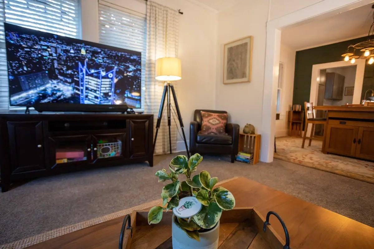 325 Hammond Avenue - Photo 4 of 16