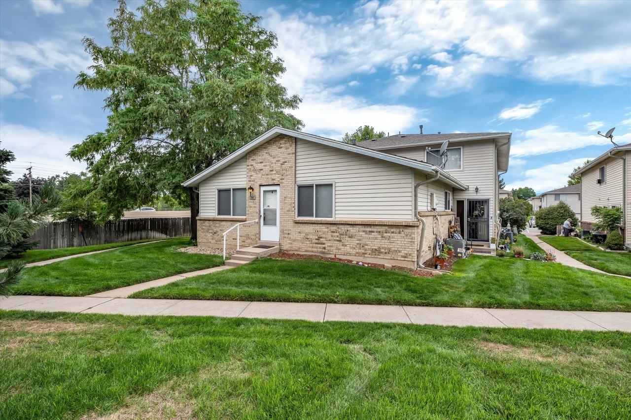 3354 S FLOWER ST - Photo 3 of 21