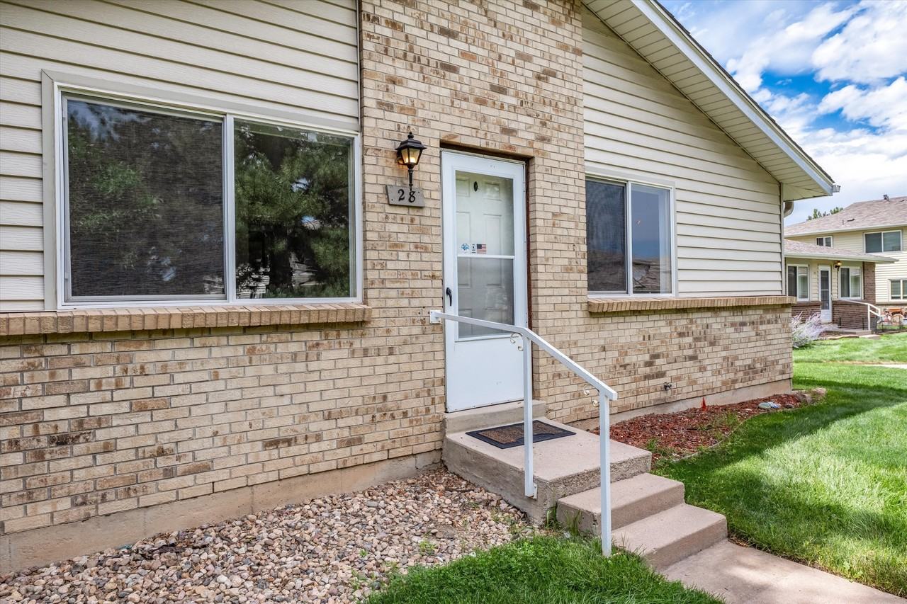 3354 S FLOWER ST - Photo 4 of 21