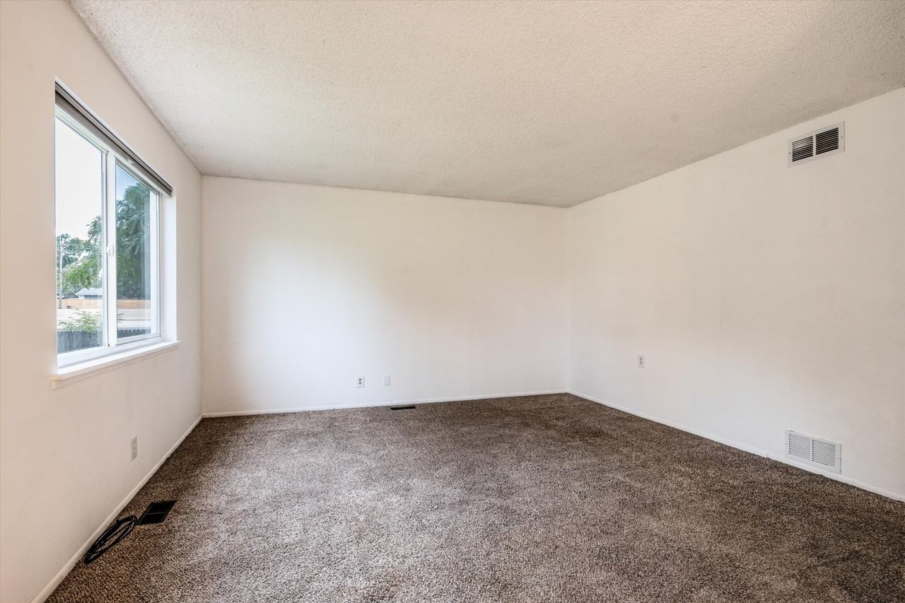 3354 S FLOWER ST - Photo 6 of 21