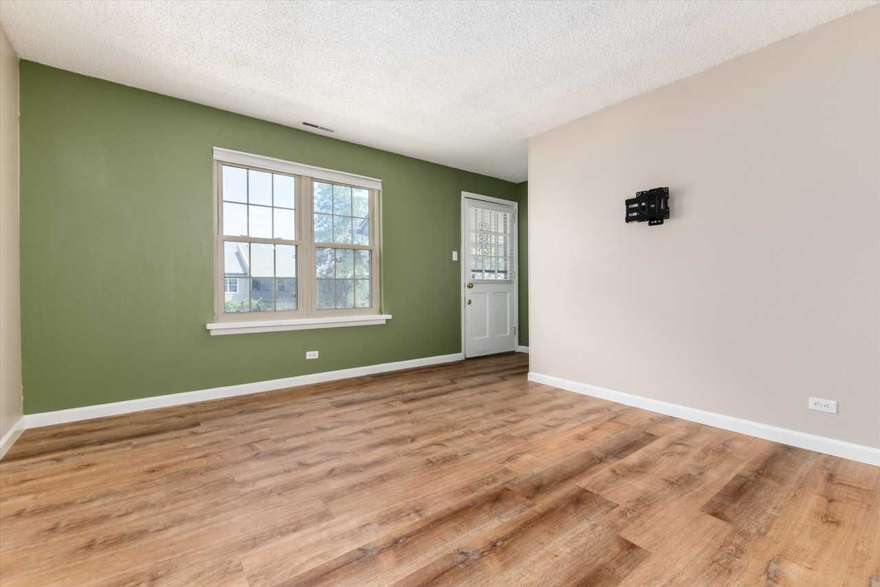 7105 S GAYLORD ST - Photo 4 of 29