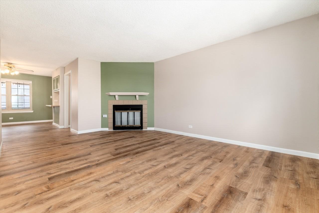 7105 S GAYLORD ST - Photo 6 of 29