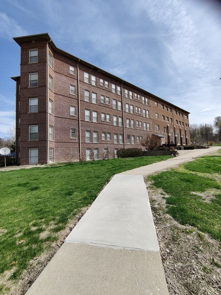 1515 / 2026 North 3372nd Road - Photo 5 of 32