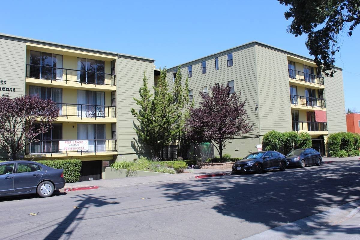 Elliott Apartments - Photo 2 of 12