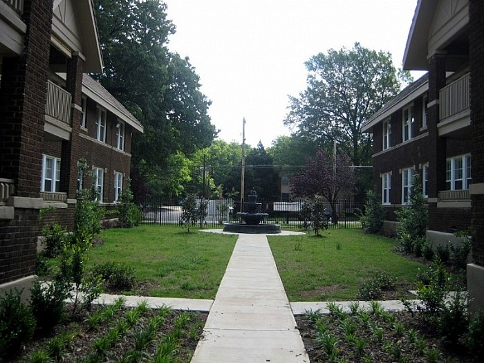 137 N Belvedere Blvd - Photo 2 of 7