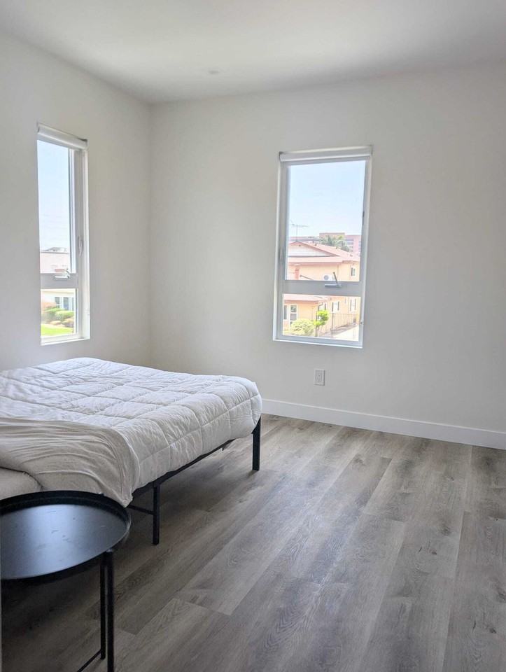 Federal (Front) - Photo 3 of 18