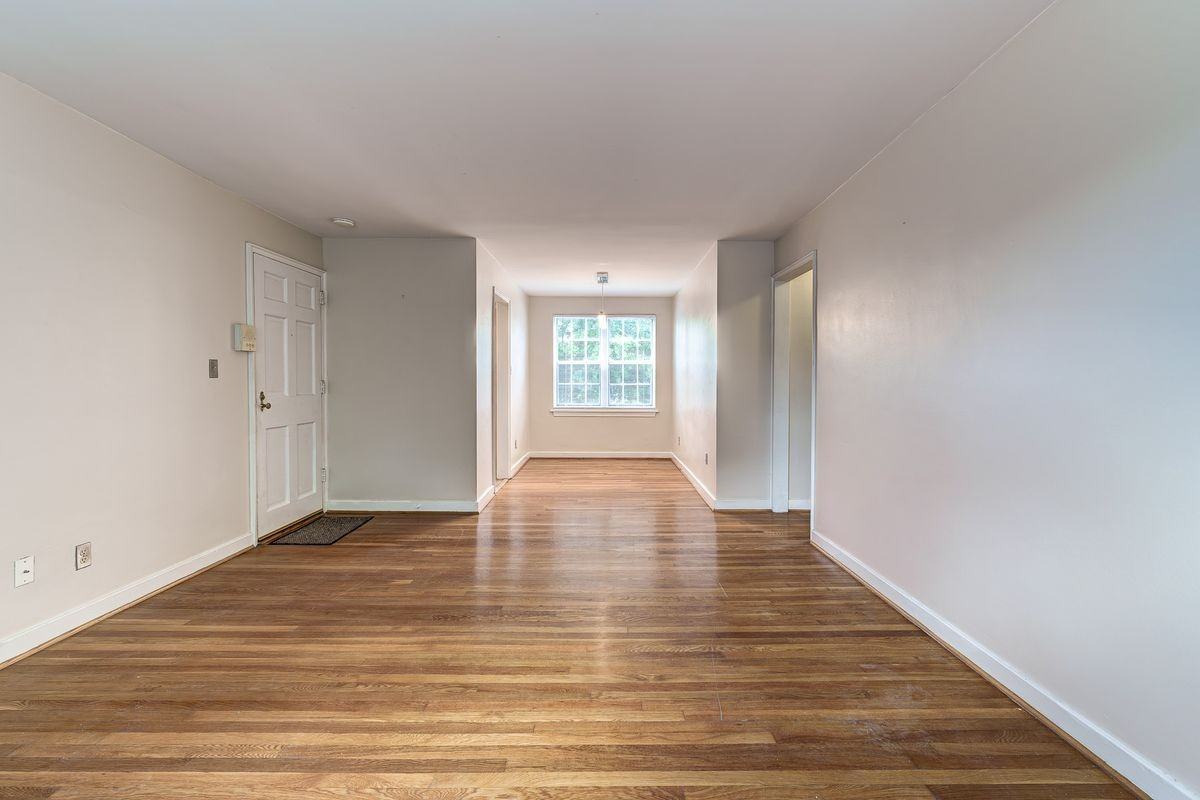 109 E Glebe Rd ##C - Photo 2 of 4