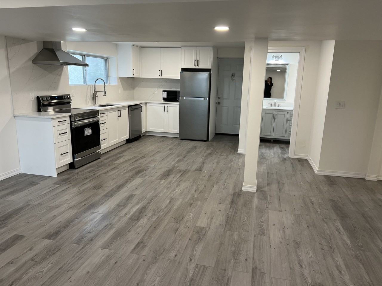 555 Woodpark Cres Sw - Photo 2 of 13