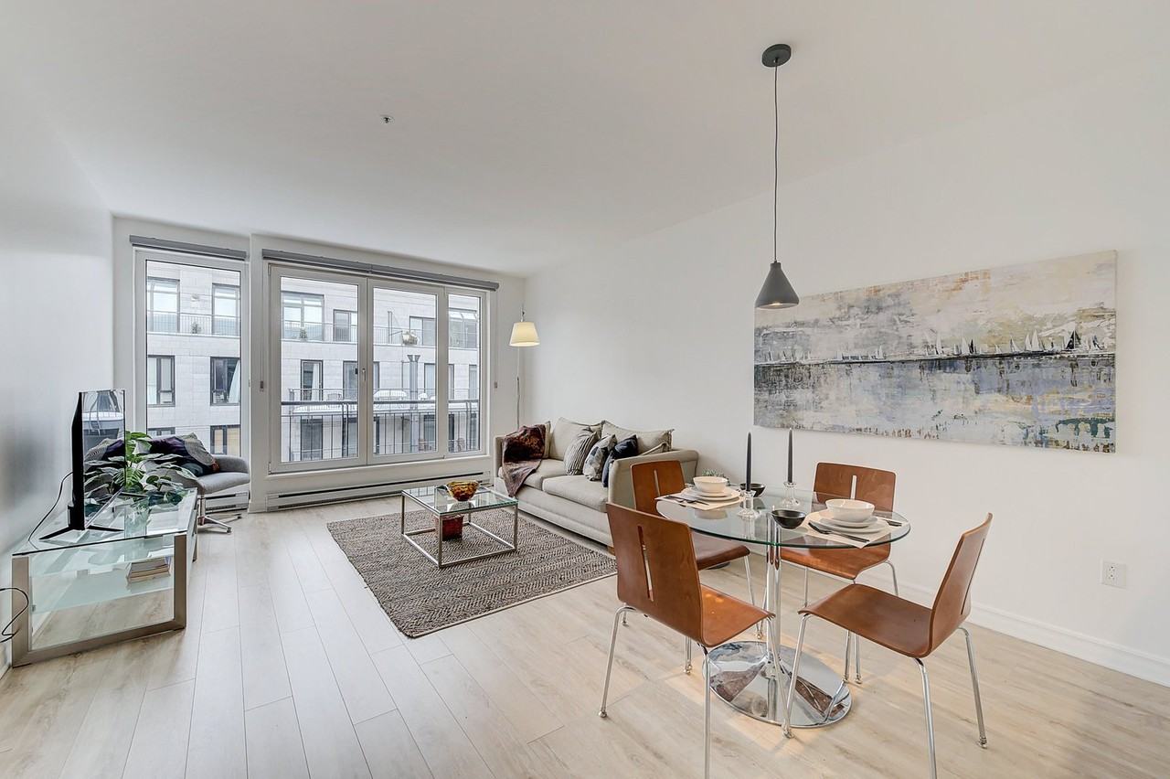 329 Rue Notre-Dame E - Photo 2 of 25