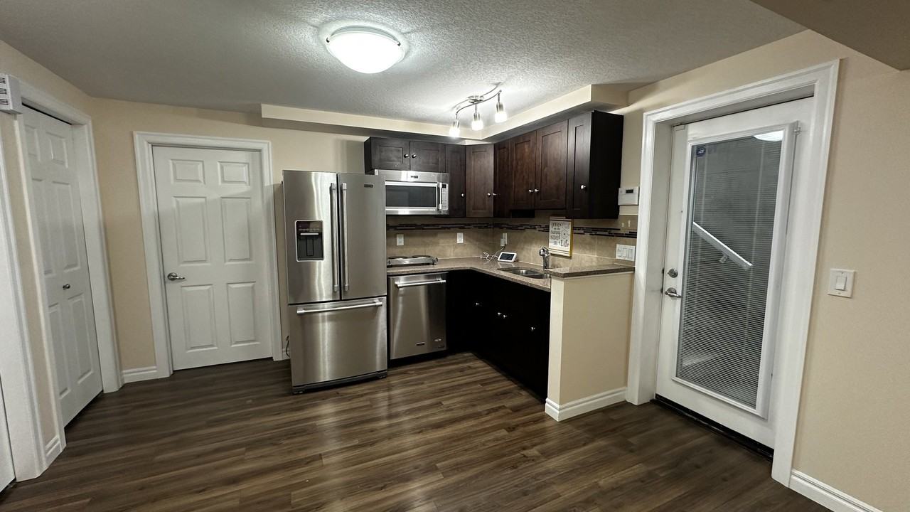 912 Evanston Dr Nw - Photo 2 of 11