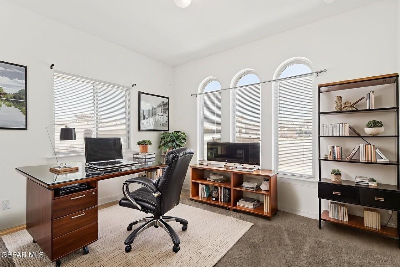 223 Rutland Pl - Photo 3 of 17