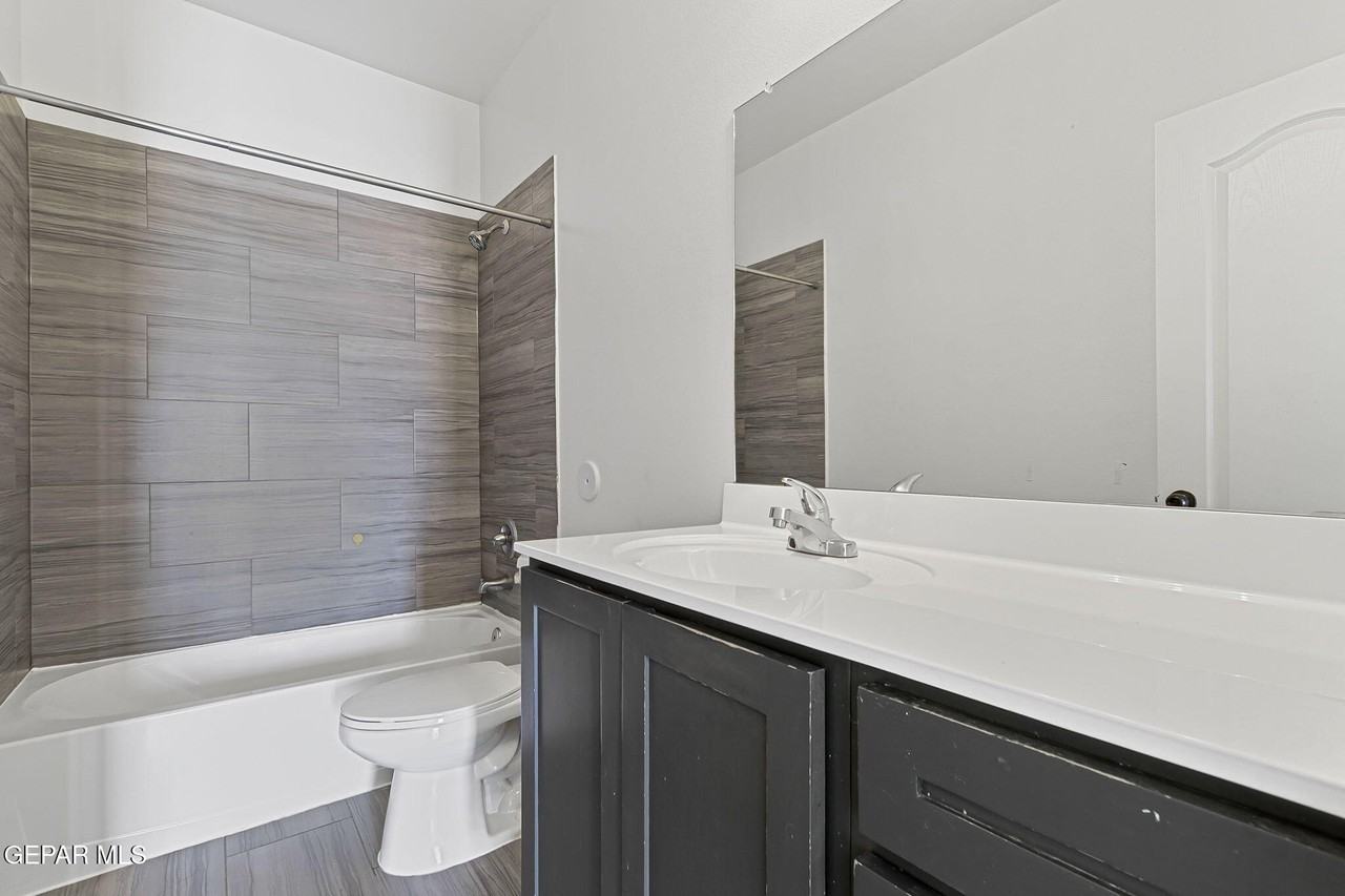 223 Rutland Pl - Photo 5 of 17