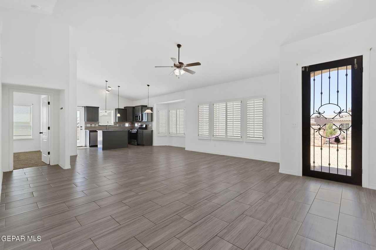 223 Rutland Pl - Photo 6 of 17