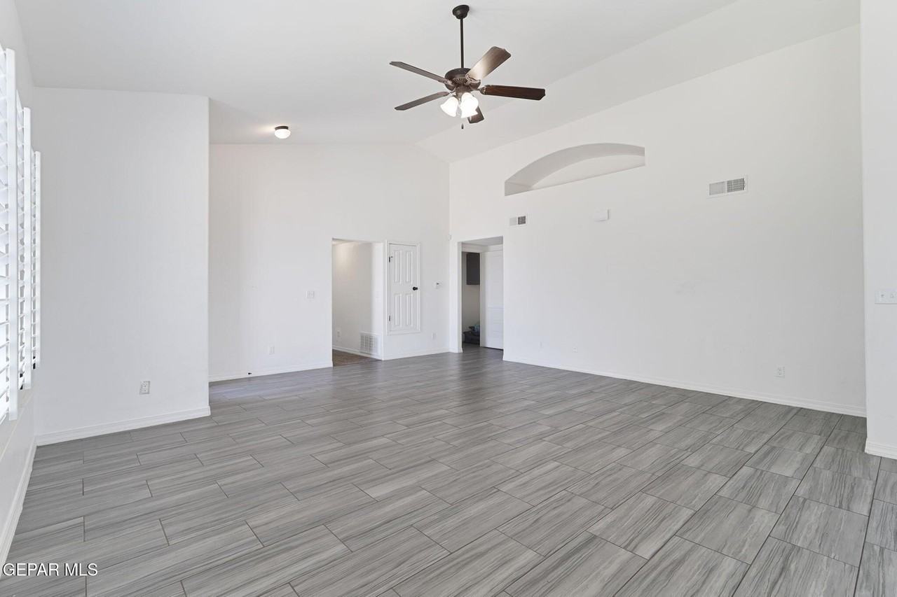 223 Rutland Pl - Photo 7 of 17