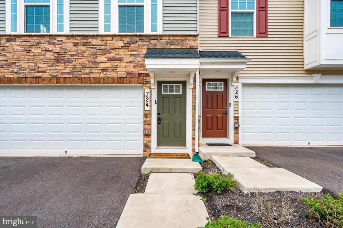 324 Pemberton Park Ln - Photo 2 of 33