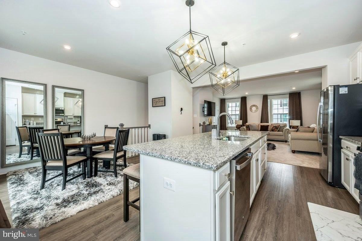 324 Pemberton Park Ln - Photo 7 of 33