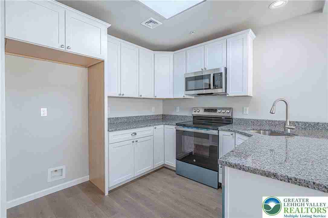 746 Blue Heron Dr - Photo 7 of 17