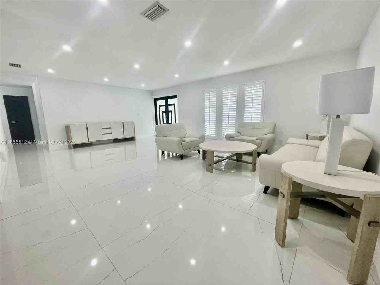 2721 Southwest 130th Avenue - Photo 4 of 47