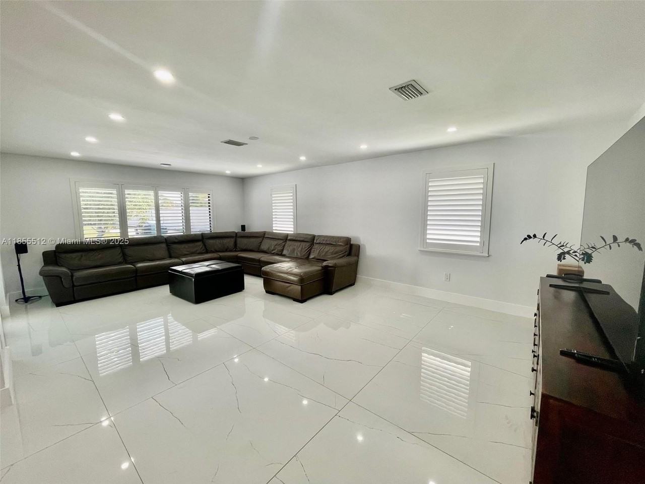 2721 Southwest 130th Avenue - Photo 7 of 47