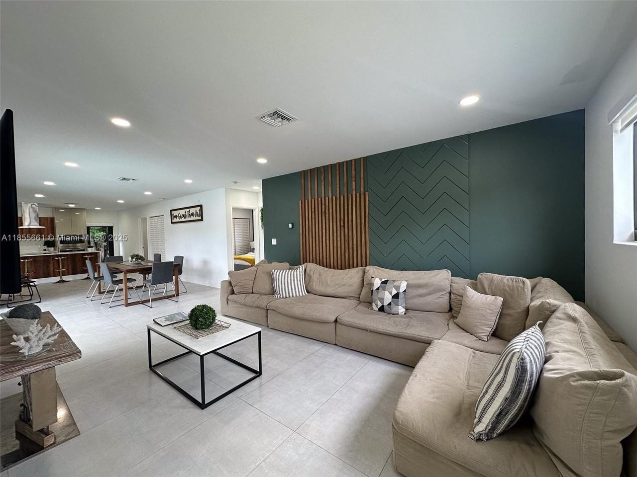 9426 Caribbean Blvd - Photo 4 of 45