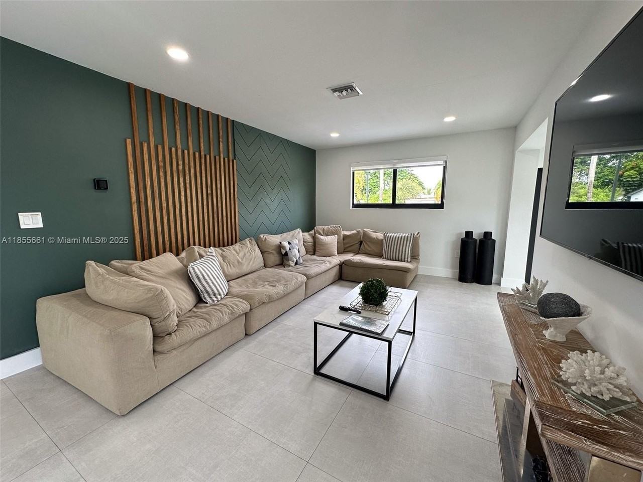 9426 Caribbean Blvd - Photo 5 of 45