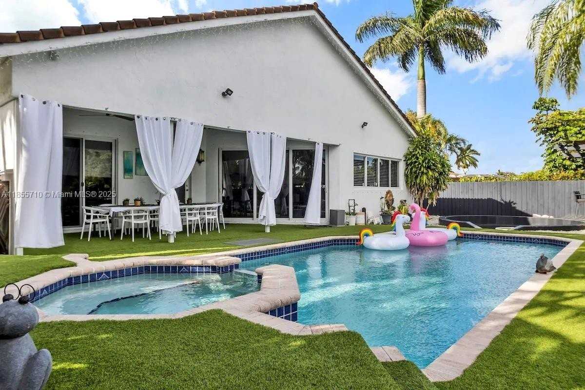 205 N 31st Ave #1 - Photo 4 of 42