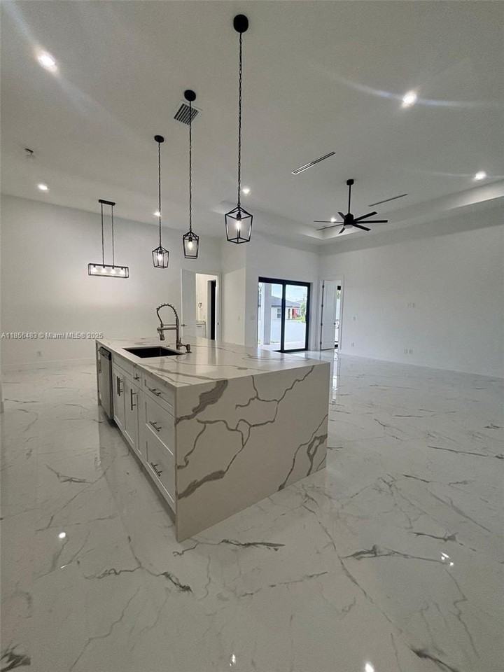 4304 Nw 27th Ln - Photo 2 of 13