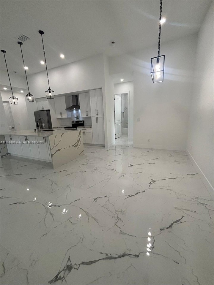 4304 Nw 27th Ln - Photo 4 of 13