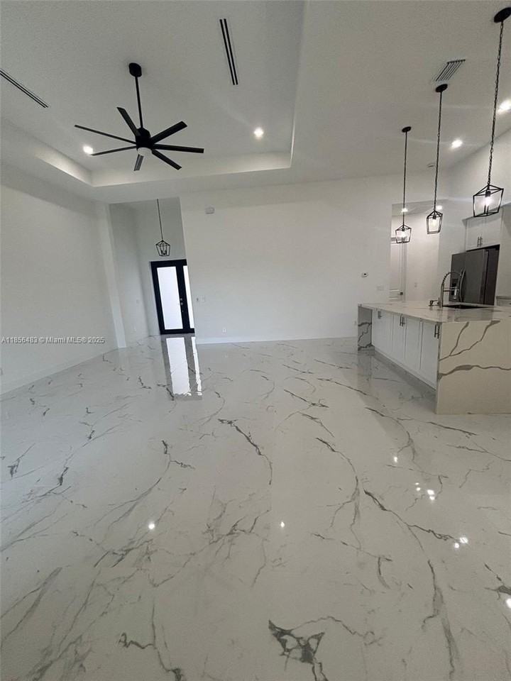 4304 Nw 27th Ln - Photo 5 of 13