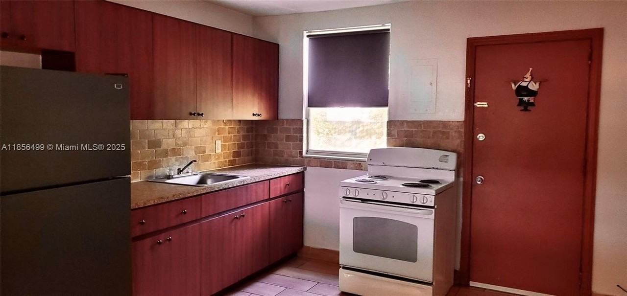 1541 Ne 131st Ln #1541 - Photo 2 of 17