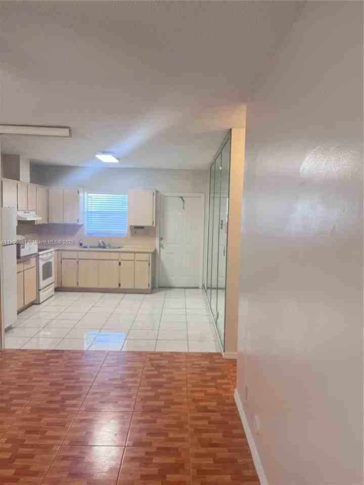 2731 Nw 13th Pl #2731 - Photo 2 of 8