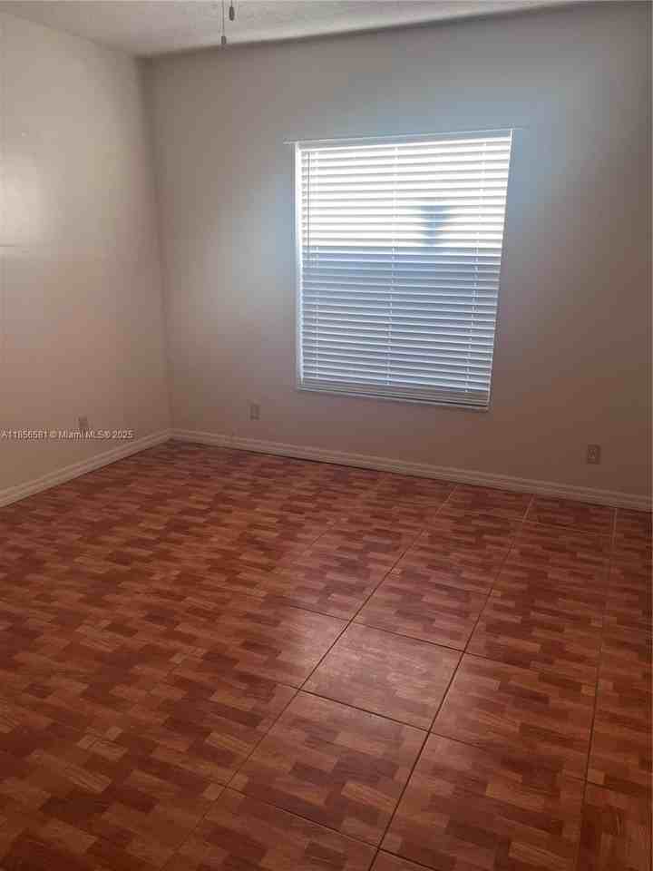 2731 Nw 13th Pl #2731 - Photo 7 of 8