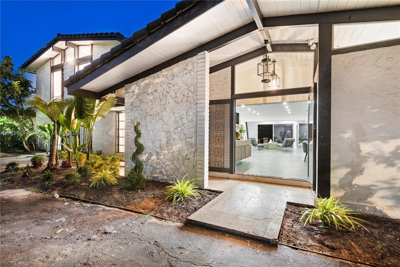 4322 Polk St - Photo 2 of 43