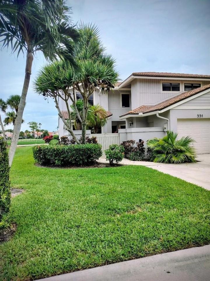 551 Prestwick Cir #551 - Photo 2 of 20