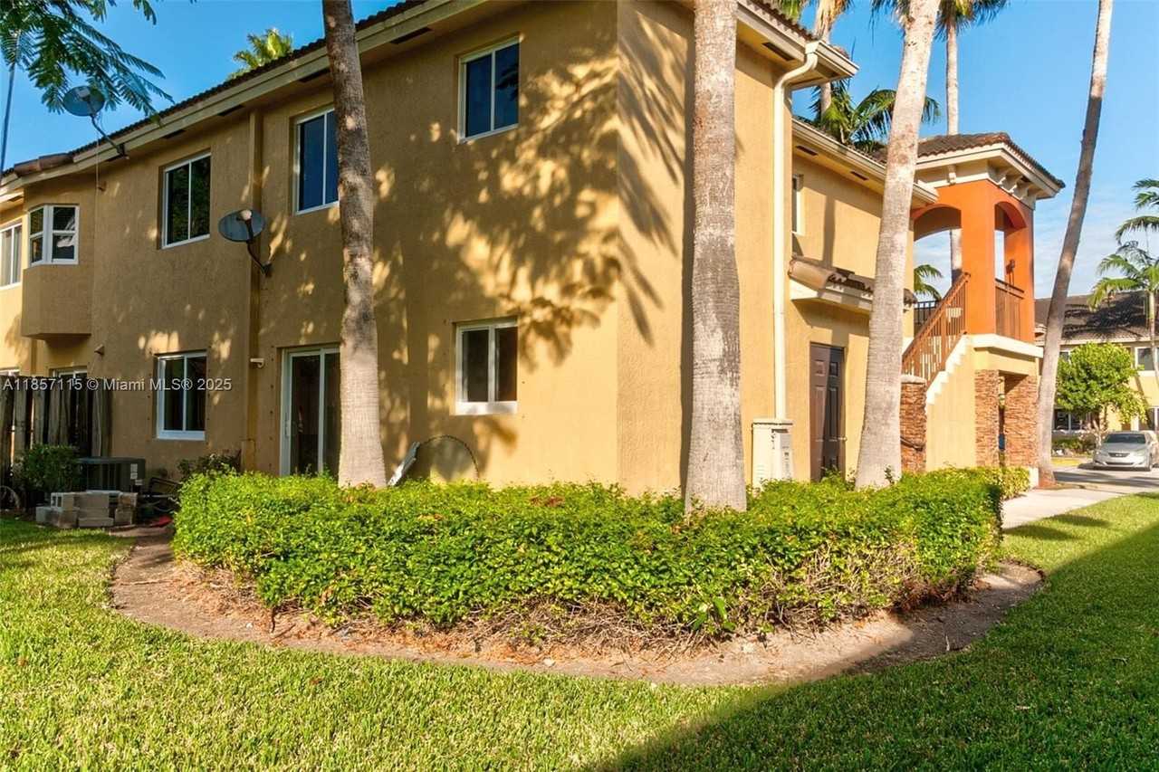 970 Northeast 34th Avenue #101 - Photo 3 of 30