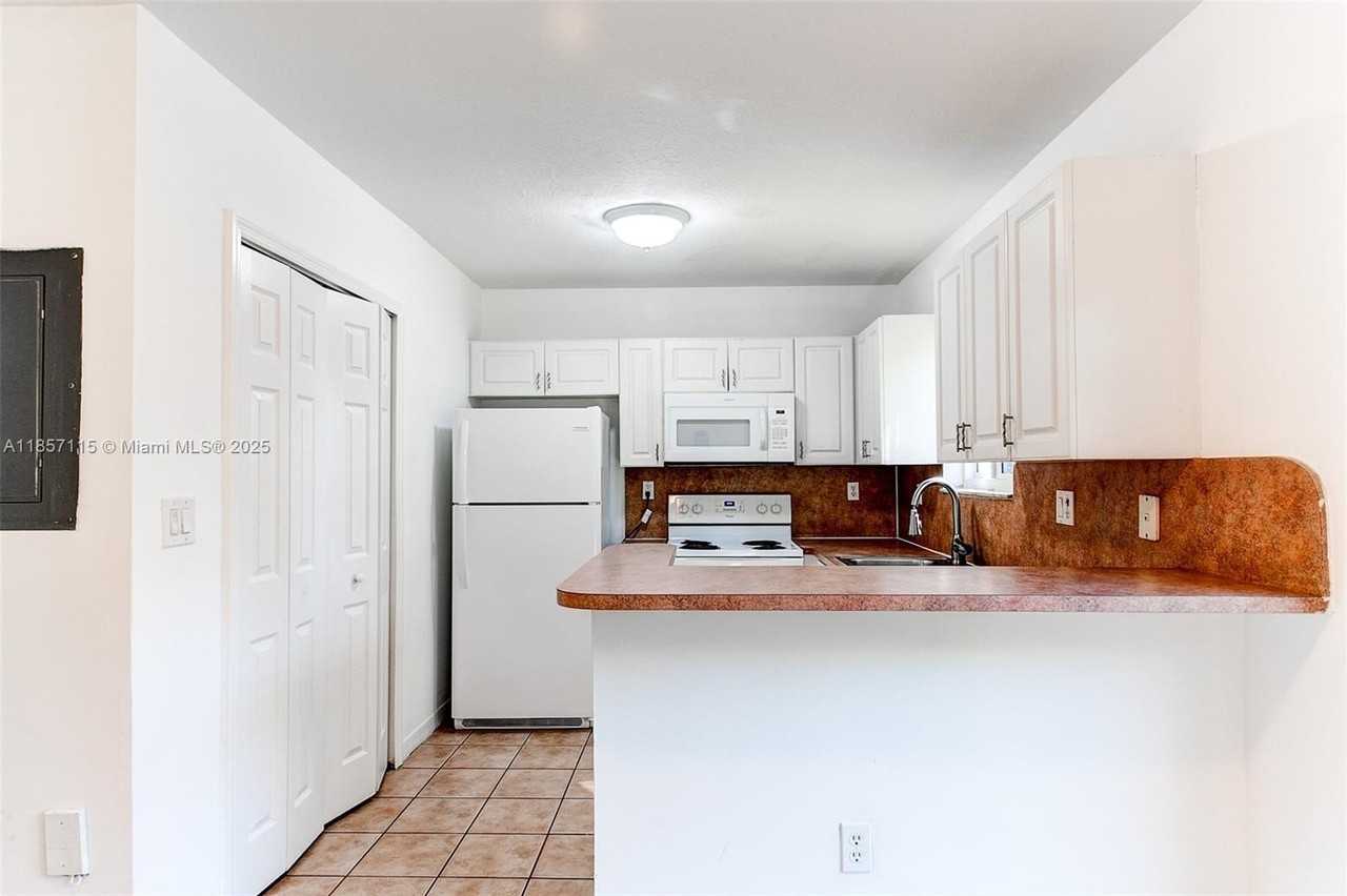 970 Northeast 34th Avenue #101 - Photo 6 of 30